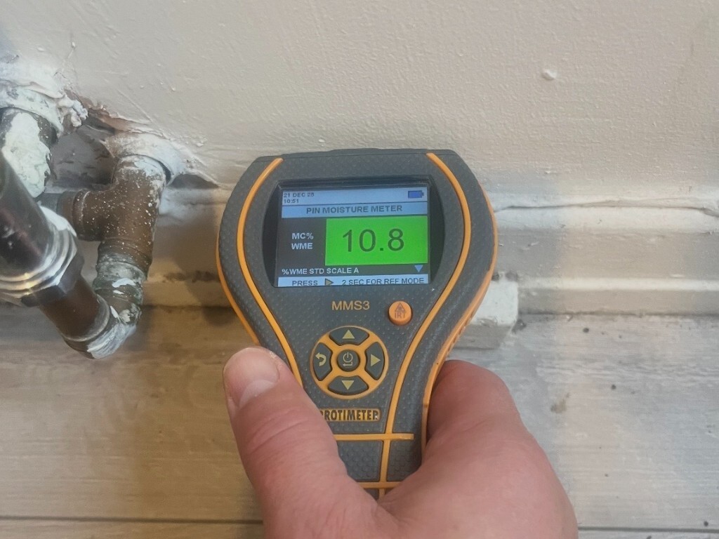 Damp Survey showing no damp on the walls